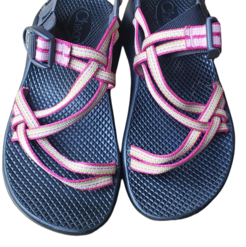 Youth CHACOS Two Strap Pink/Purple Patterned 4Y - Picture 1 of 3